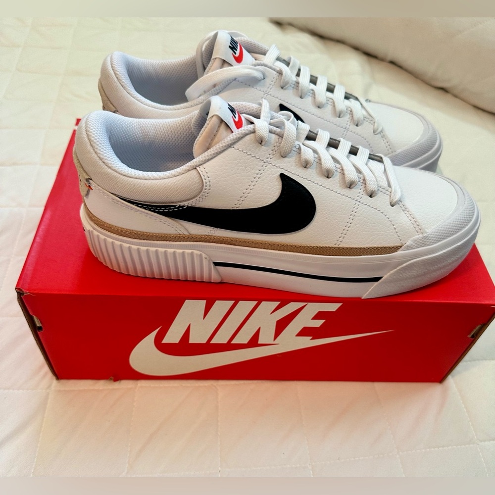 Woman’s Nike Court Legacy Next Nature sz 8.5 in box!